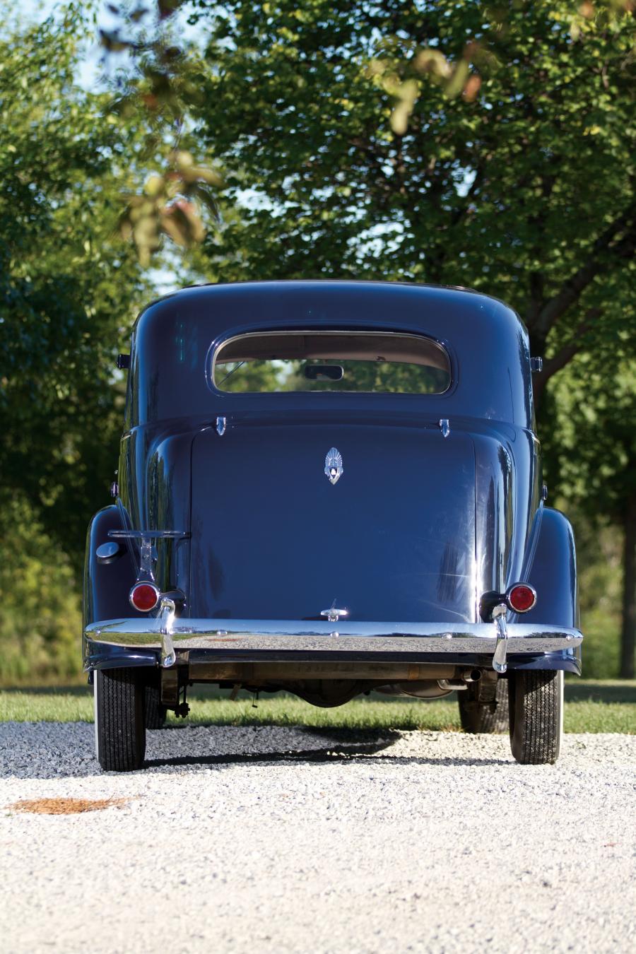  Plymouth Deluxe 4-Door Touring Sedan 1936 года  (фото 2 из 18)